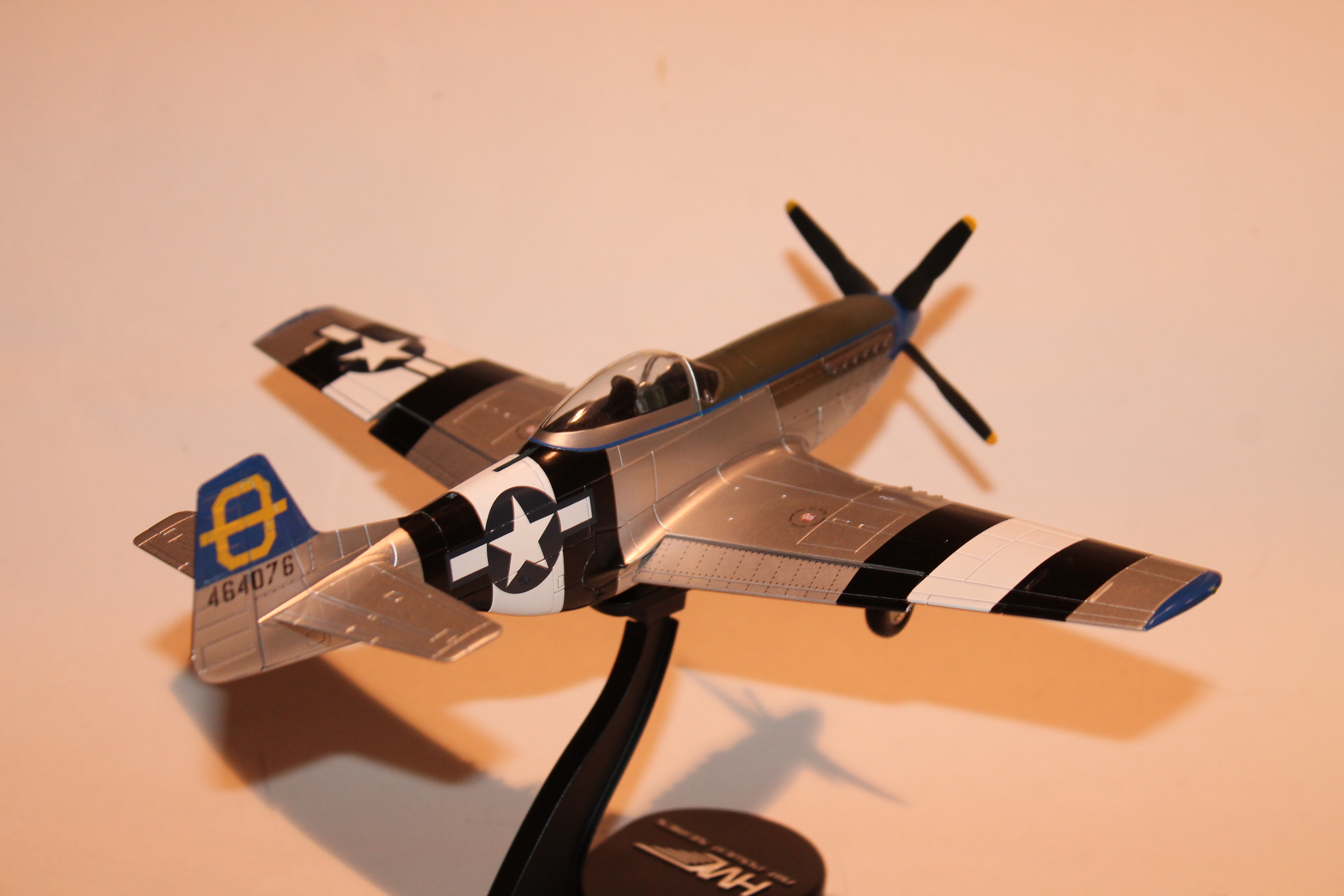 NORTH AMERICAN P-51 MUSTANG "JUMPIN JACQUES" 1945 HOBBYMASTER 1/48°