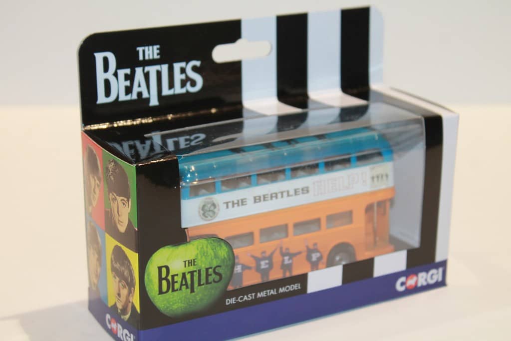 LONDON BUS THE BEATLES HELP CORGI 1/64°