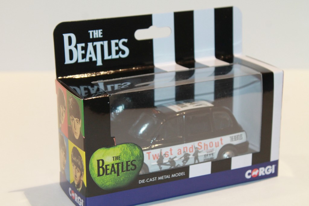 LONDON TAXI THE BEATLES TWIST AND SHOUT CORGI 1/36°