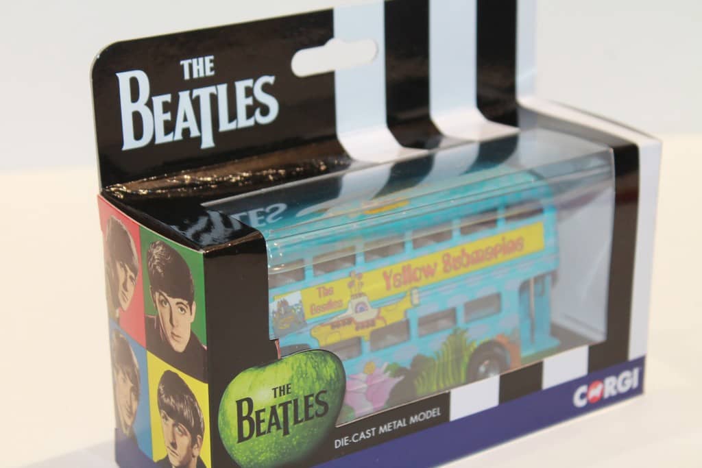 LONDON BUS THE BEATLES YELLOW SUBMARINE CORGI 1/64°