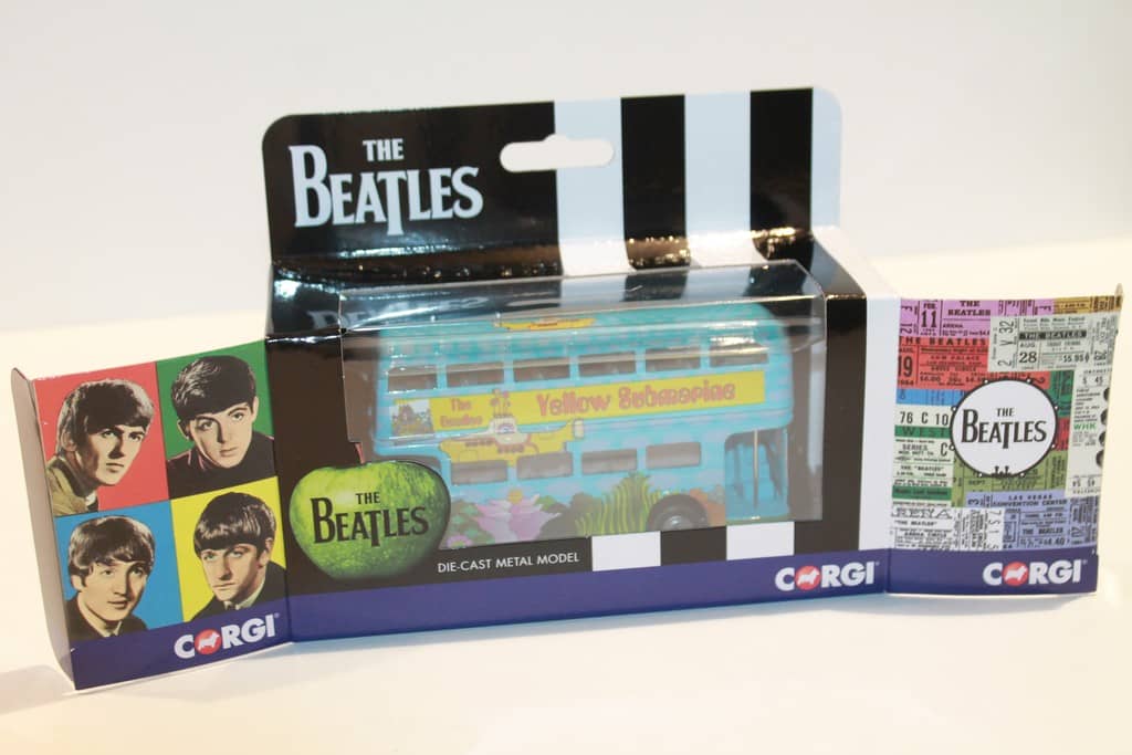 LONDON BUS THE BEATLES YELLOW SUBMARINE CORGI 1/64°