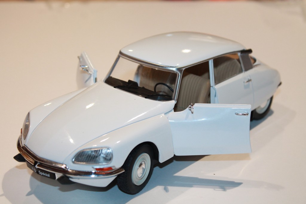 CITROEN DS BLANCHE 1872 SOLIDO 1/18°