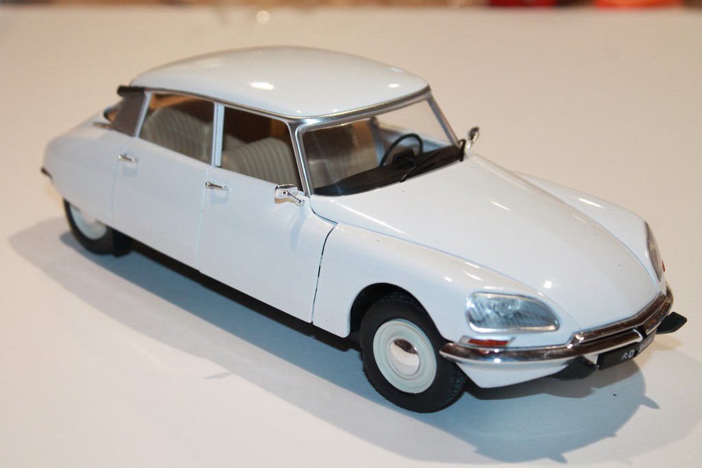 CITROEN DS BLANCHE 1872 SOLIDO 1/18°