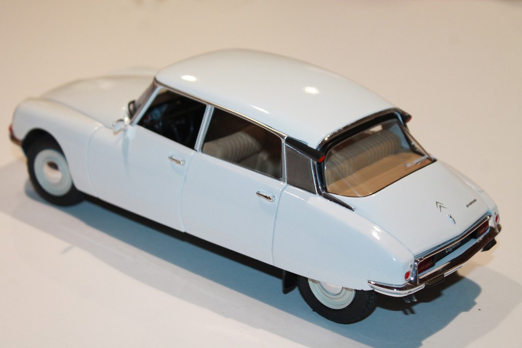 CITROEN DS BLANCHE 1872 SOLIDO 1/18°