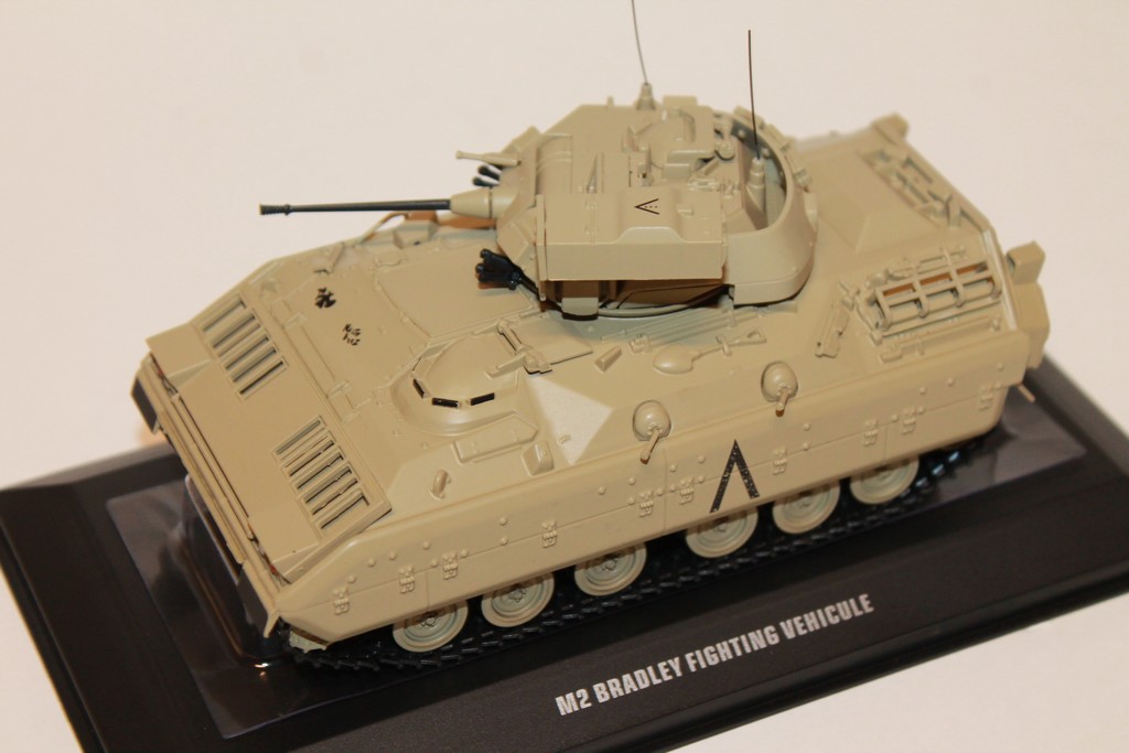 M2 BRADLEY FIGHTING VEHICULE "NASTY BOYZ" SOLIDO 1/48°