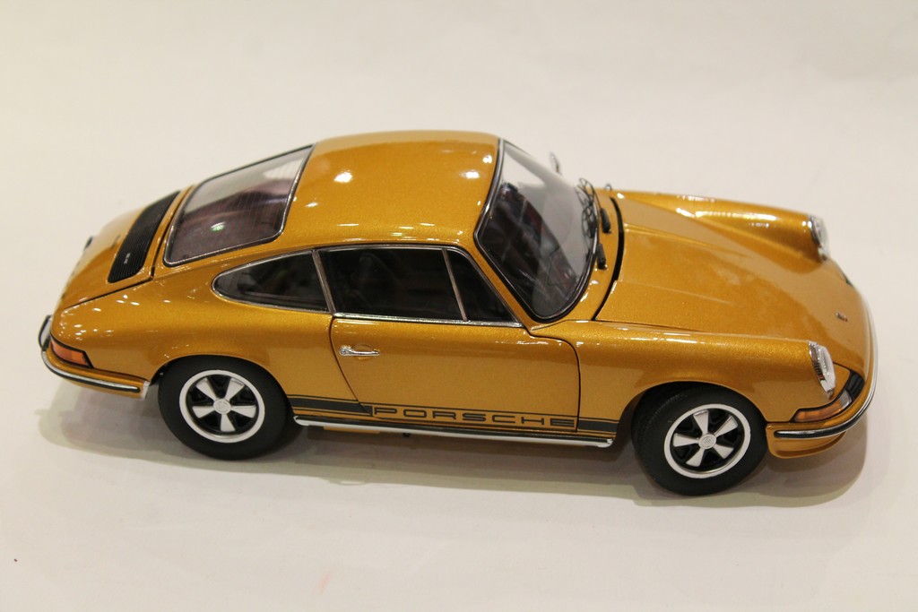 PORSCHE 911 S COUPE OR 1973 SCHUCO 1/18°