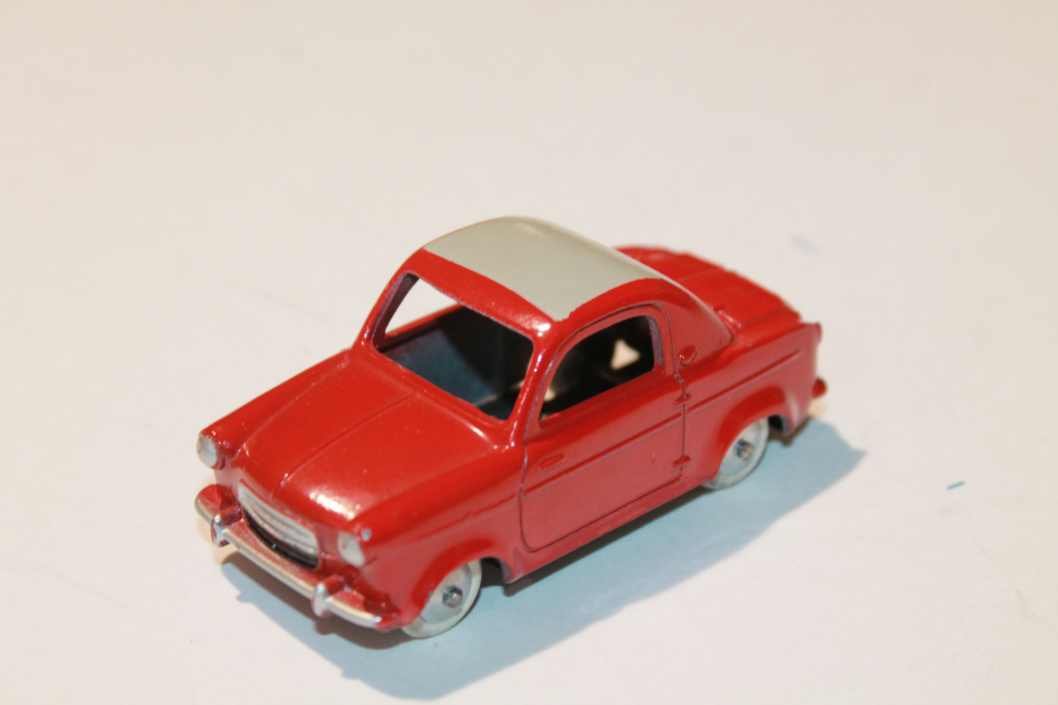 VESPA 400 ROUGE QUIRALU 1/43°