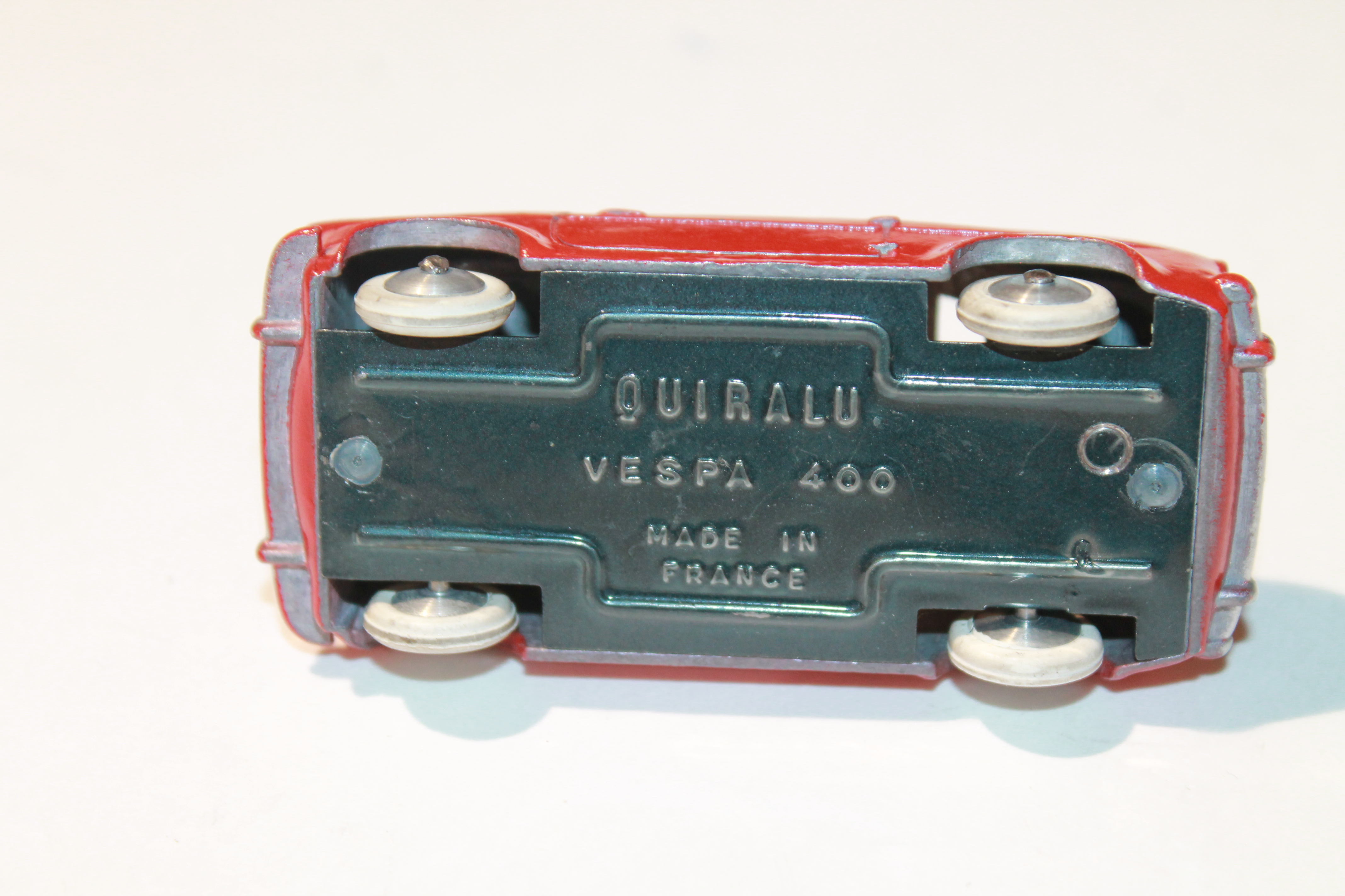 VESPA 400 ROUGE QUIRALU 1/43°