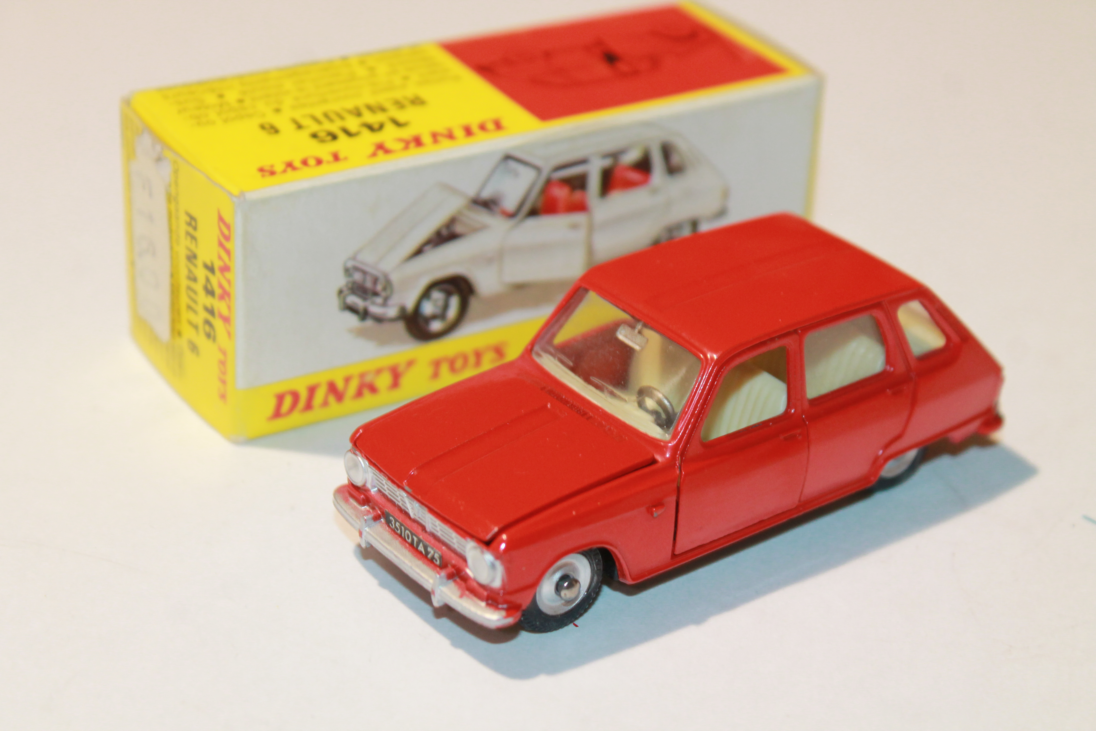 RENAULT 6 ROUGE DINKY TOYS 1/43°