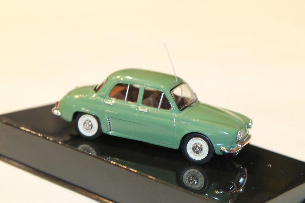 RENAULT DAUPHINE 1961 IXO 1/43°