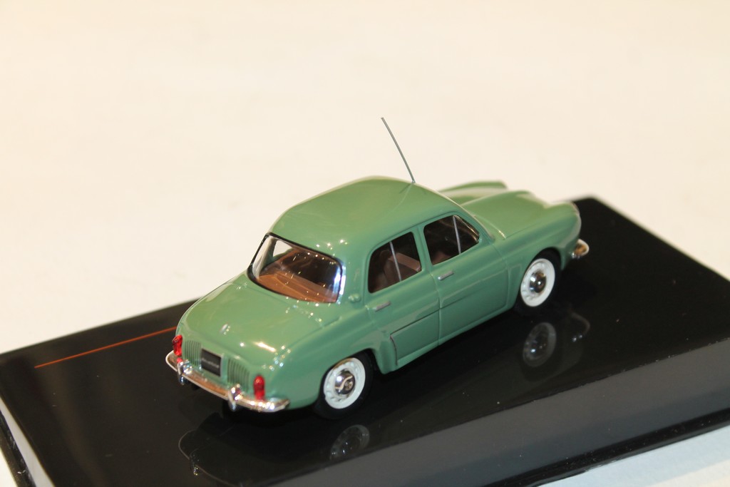 RENAULT DAUPHINE 1961 IXO 1/43°