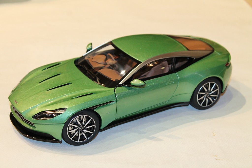 ASTON MARTIN DB11 VERT 2018 AUTOART 1/18°