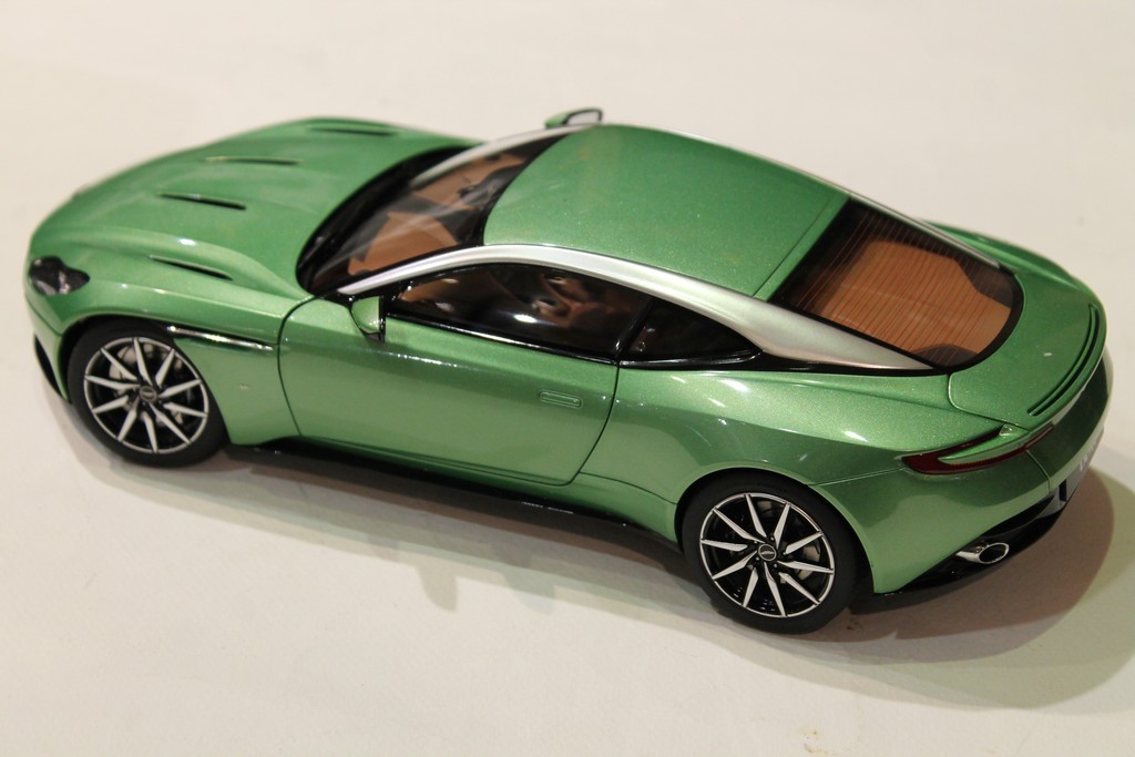 ASTON MARTIN DB11 GREEN 2018 AUTOART 1/18°