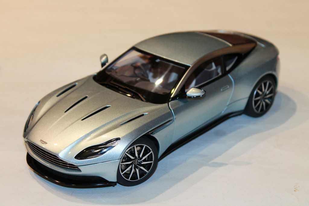 ASTON MARTIN DB11 ARGENT 2018 AUTOART 1/18°