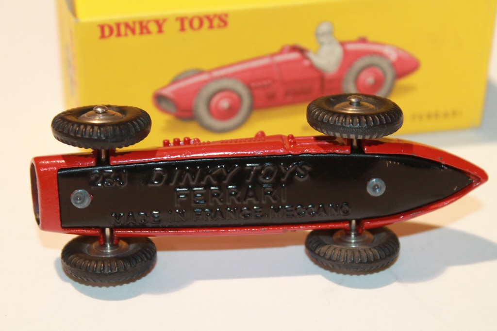 FERRARI AUTO DE COURSE DINKY TOYS 1/43°