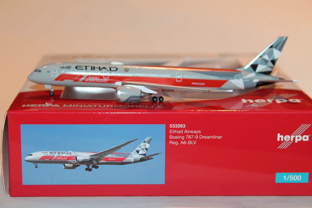 BOEING 787-9 DREAMLINER ETIHAD HERPA 1/500