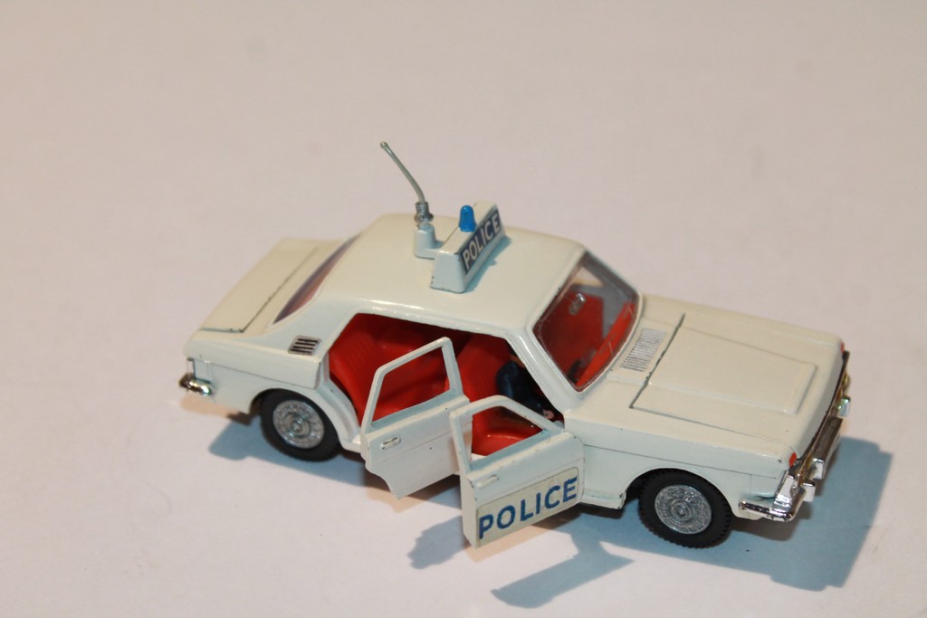 FORD ZODIAC POLICE DINKY TOYS 1/43°