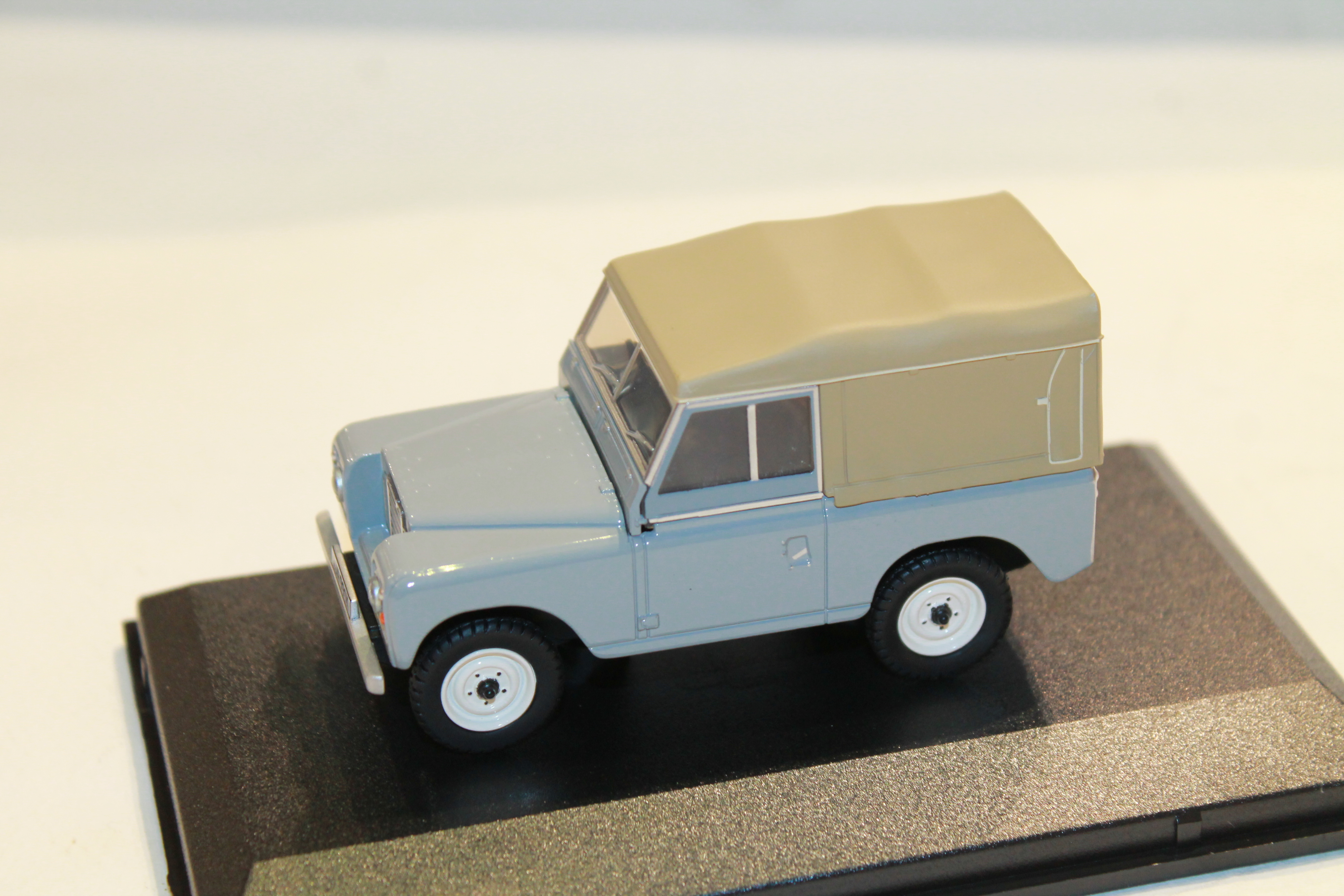 LAND ROVER SERIES 3 SWB CANVAS MID GREY OXFORD 1/43°