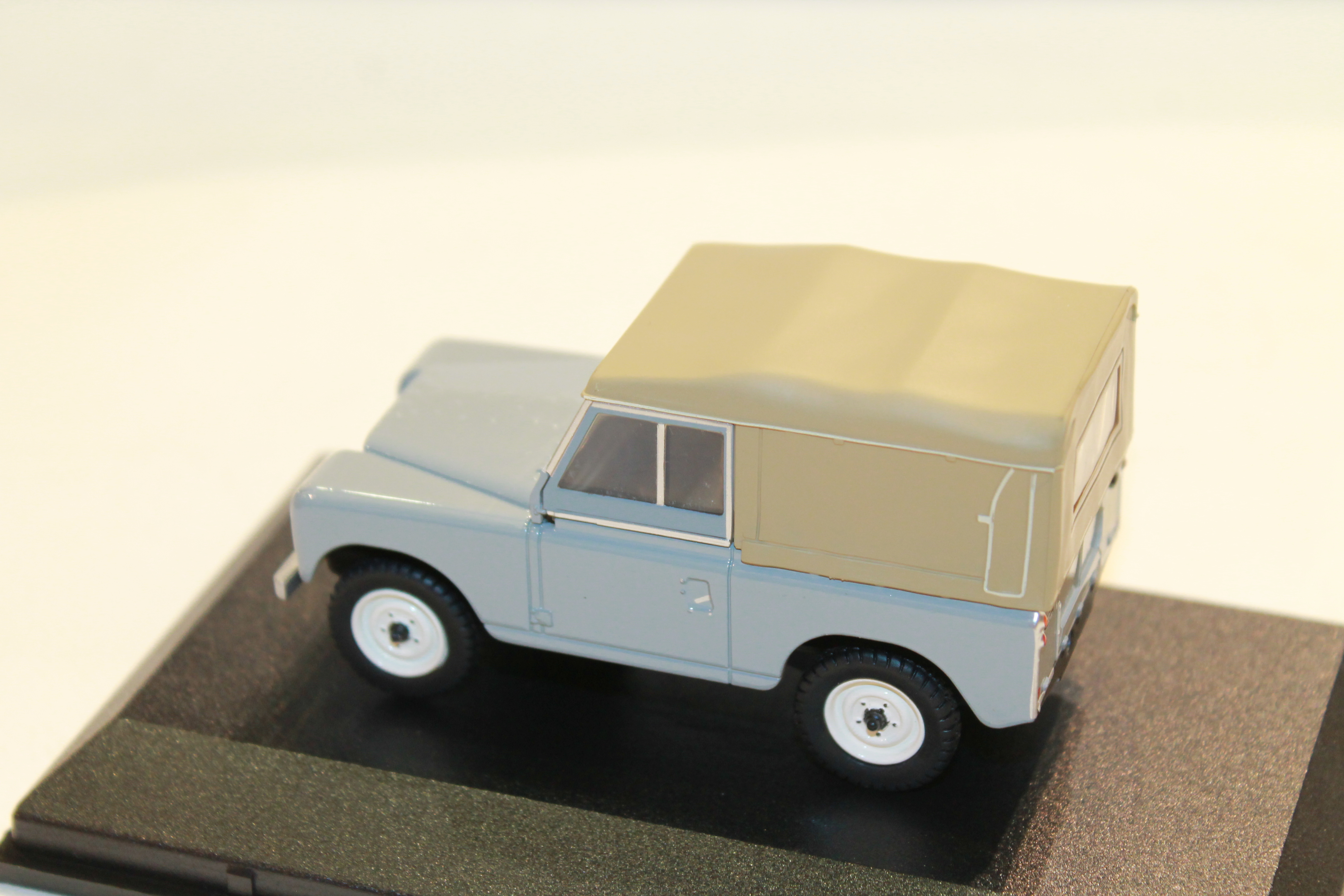 LAND ROVER SERIES 3 SWB CANVAS MID GREY OXFORD 1/43°