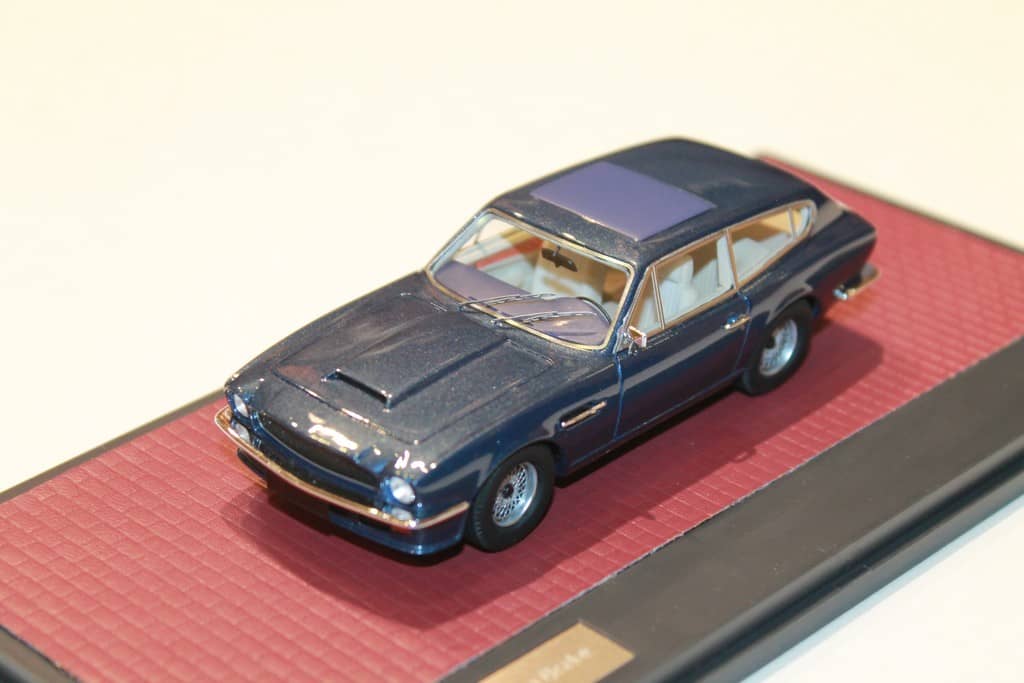 Triumph TR6 Shooting Break Bleu 1/43 Matrix