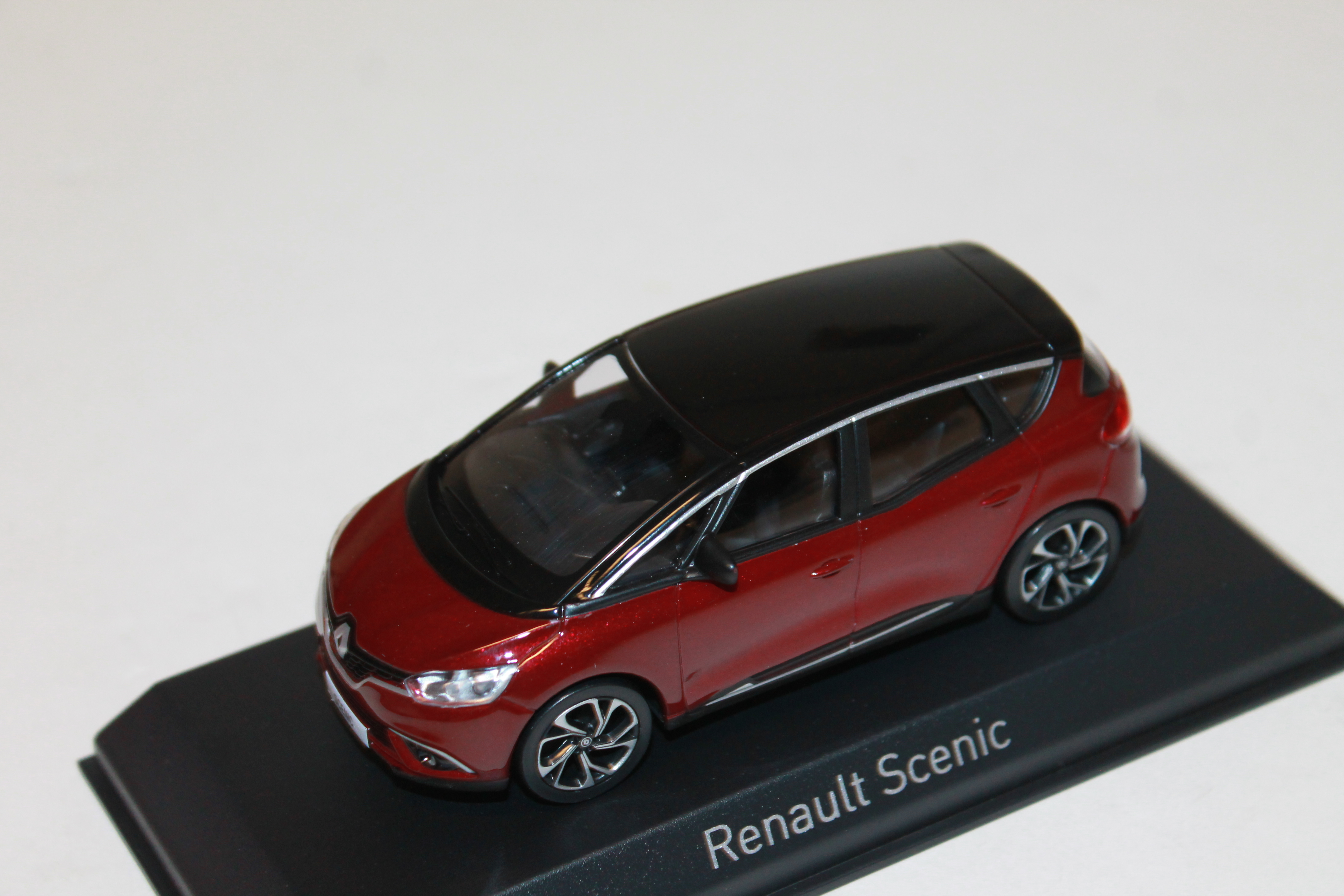 RENAULT SCENIC ROUGE/NOIR 2016 NOREV 1/43°