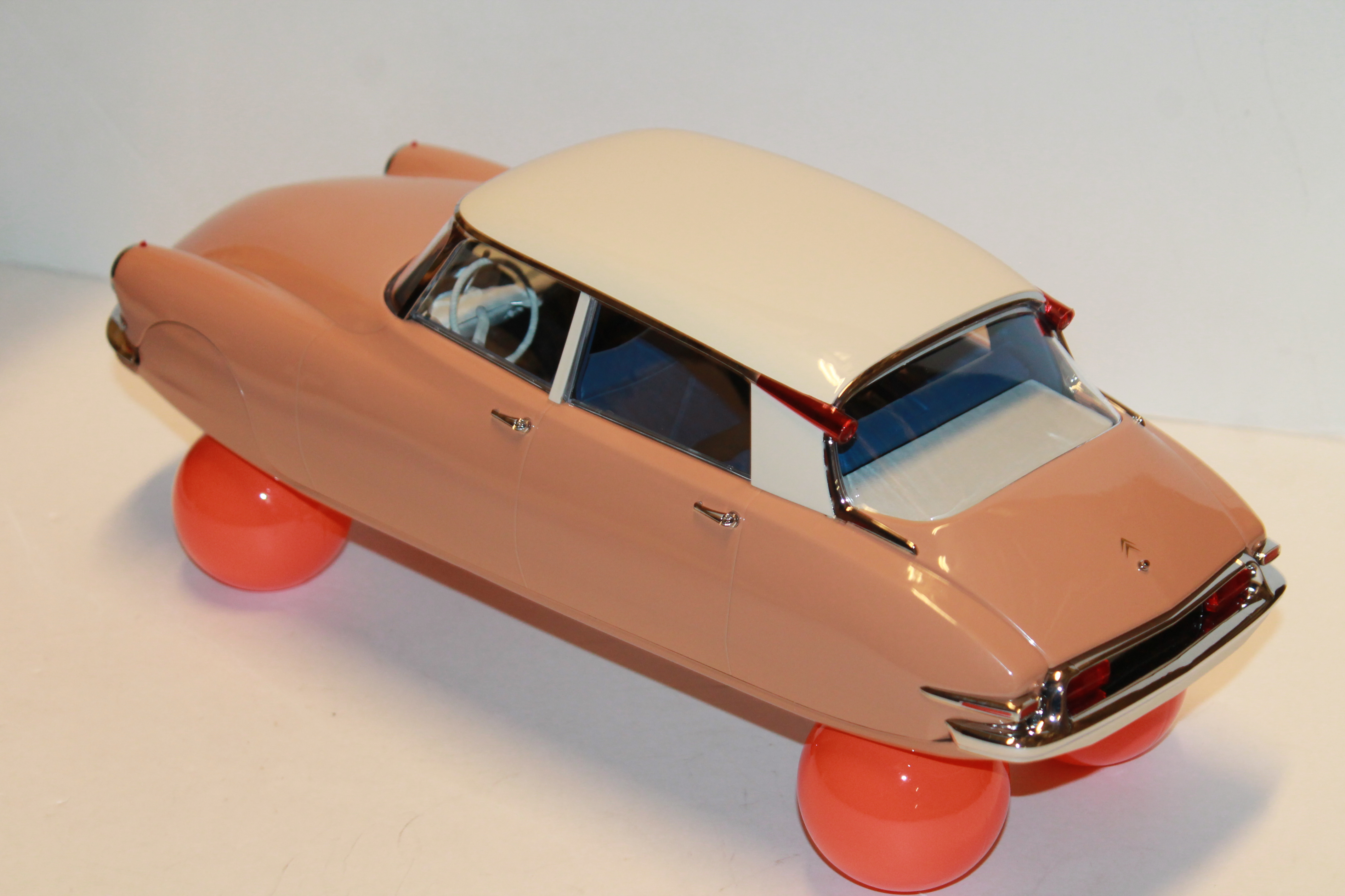CITROEN DS 19 SUR BALLONS 1959 NOREV 1/12°