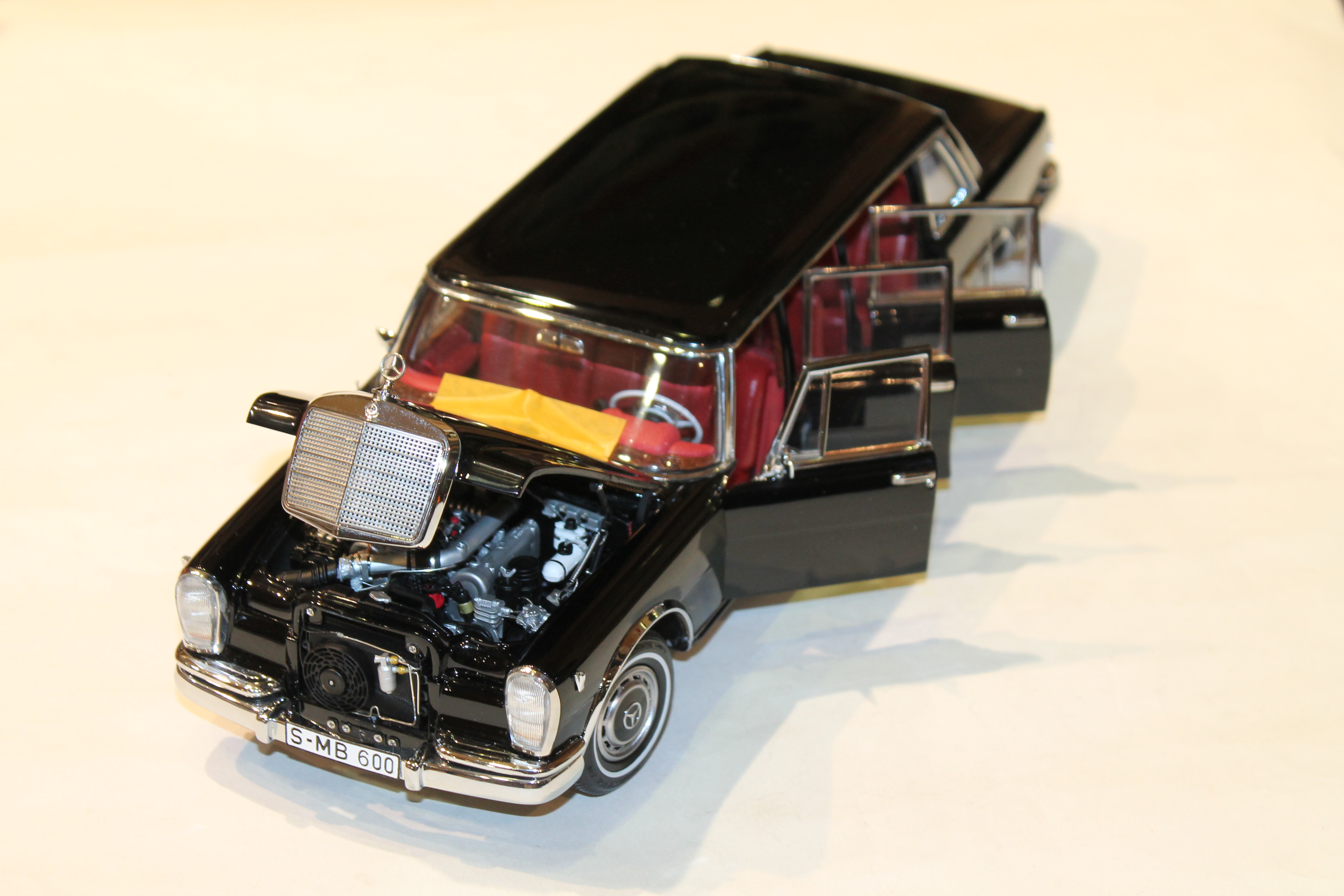 CMC MERCEDES - BENZ 600 PULLMAN (W100) 1/18°