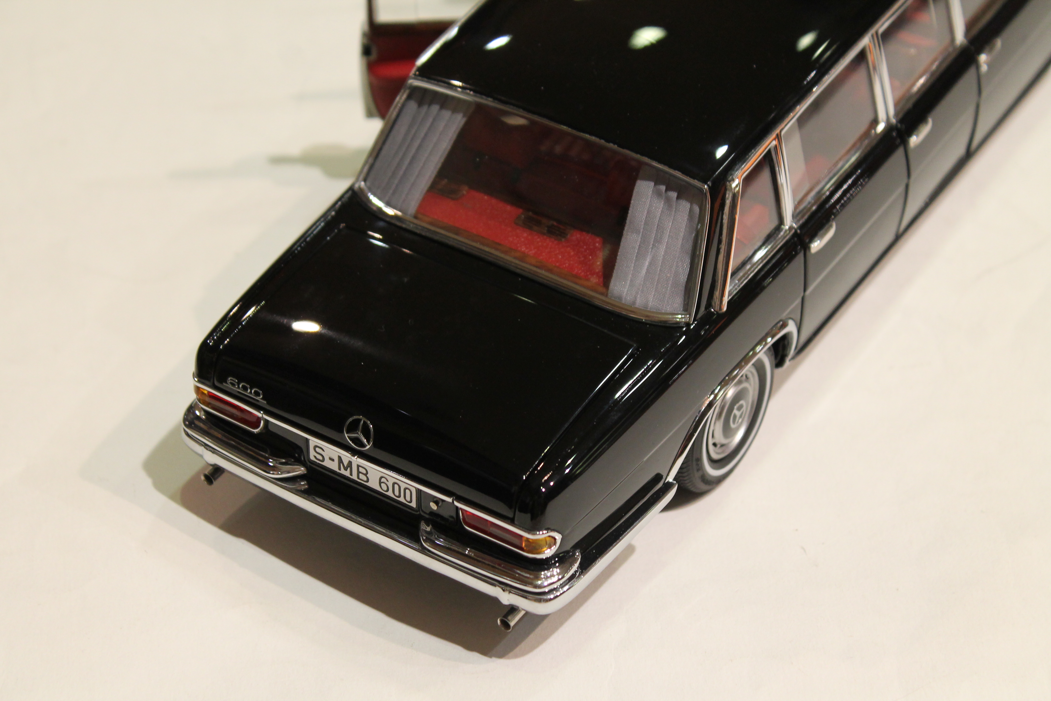 CMC MERCEDES - BENZ 600 PULLMAN (W100) 1/18°