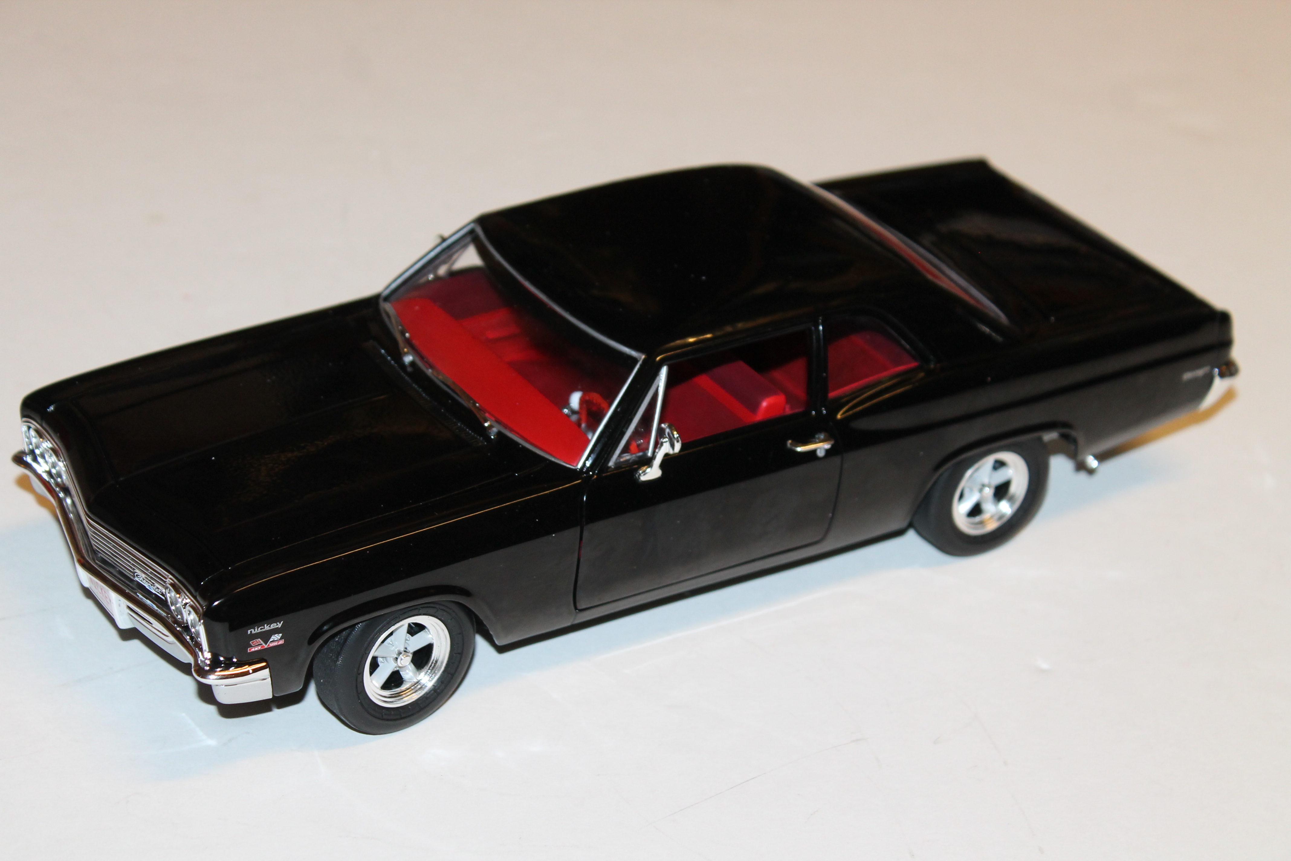 NICKEY CHEVY BISCAYNE NOIR 1966 AUTO WORLD 1/18°