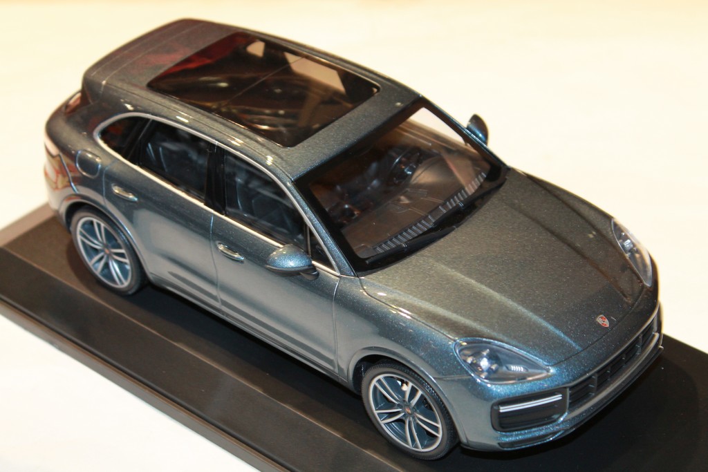 PORSCHE CAYENNE TURBO S 2017 MINICHAMPS 1/18°