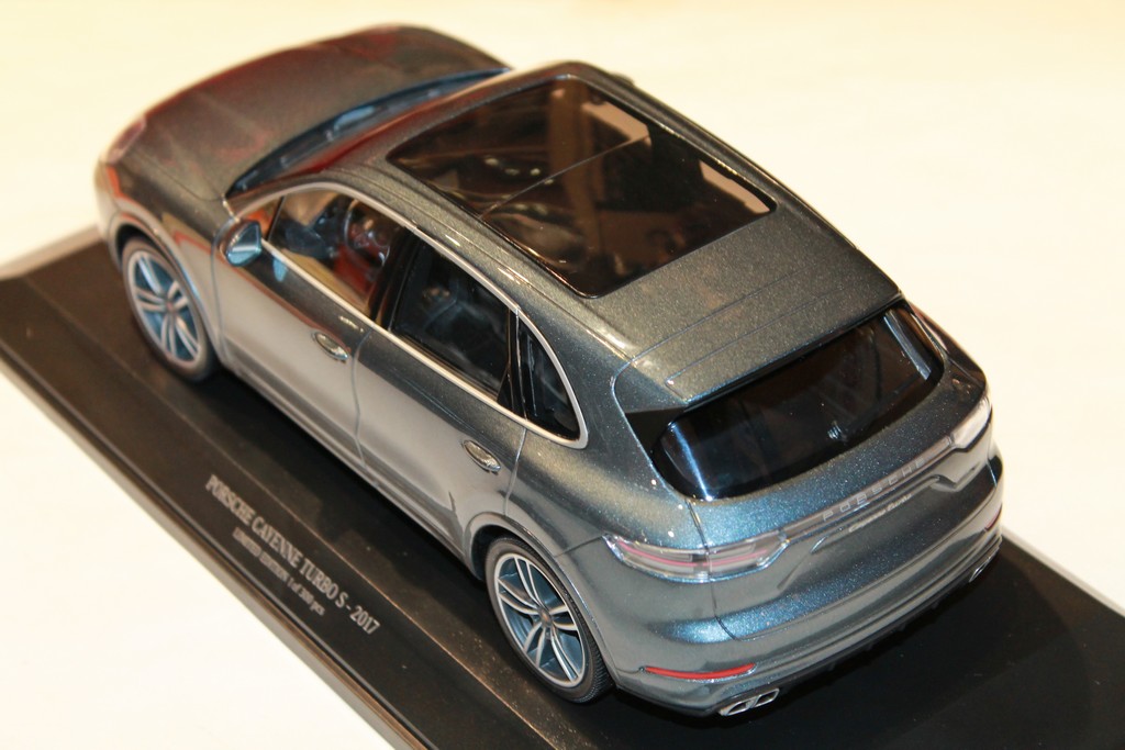 PORSCHE CAYENNE TURBO S 2017 MINICHAMPS 1/18°