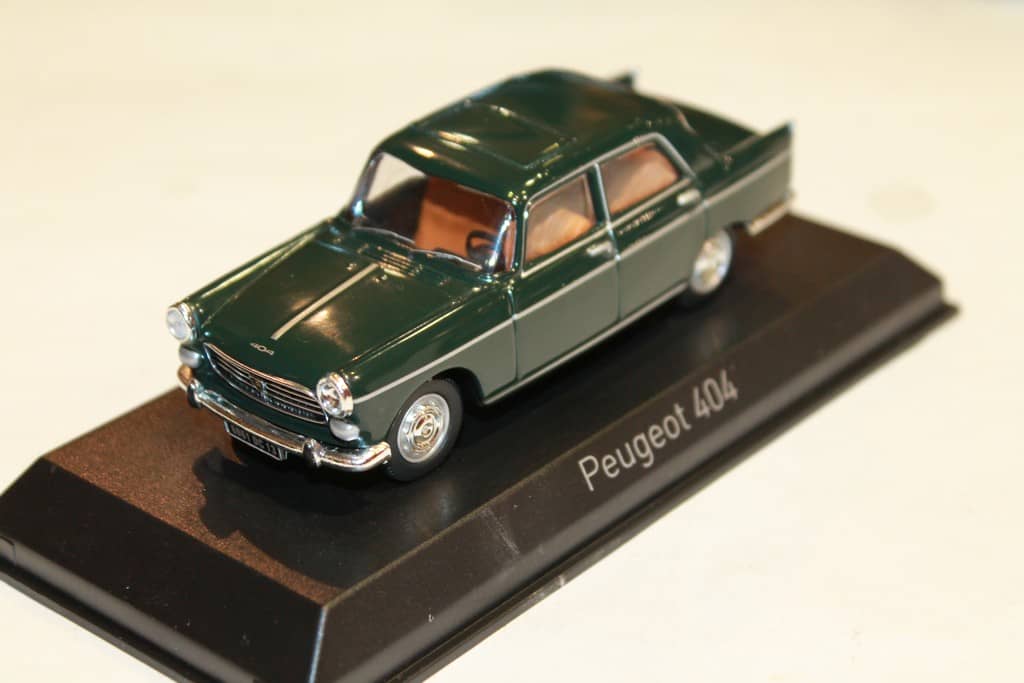 Peugeot 404 Tour De France L’Équipe – Boîte Vitrine – Voiture Miniature France