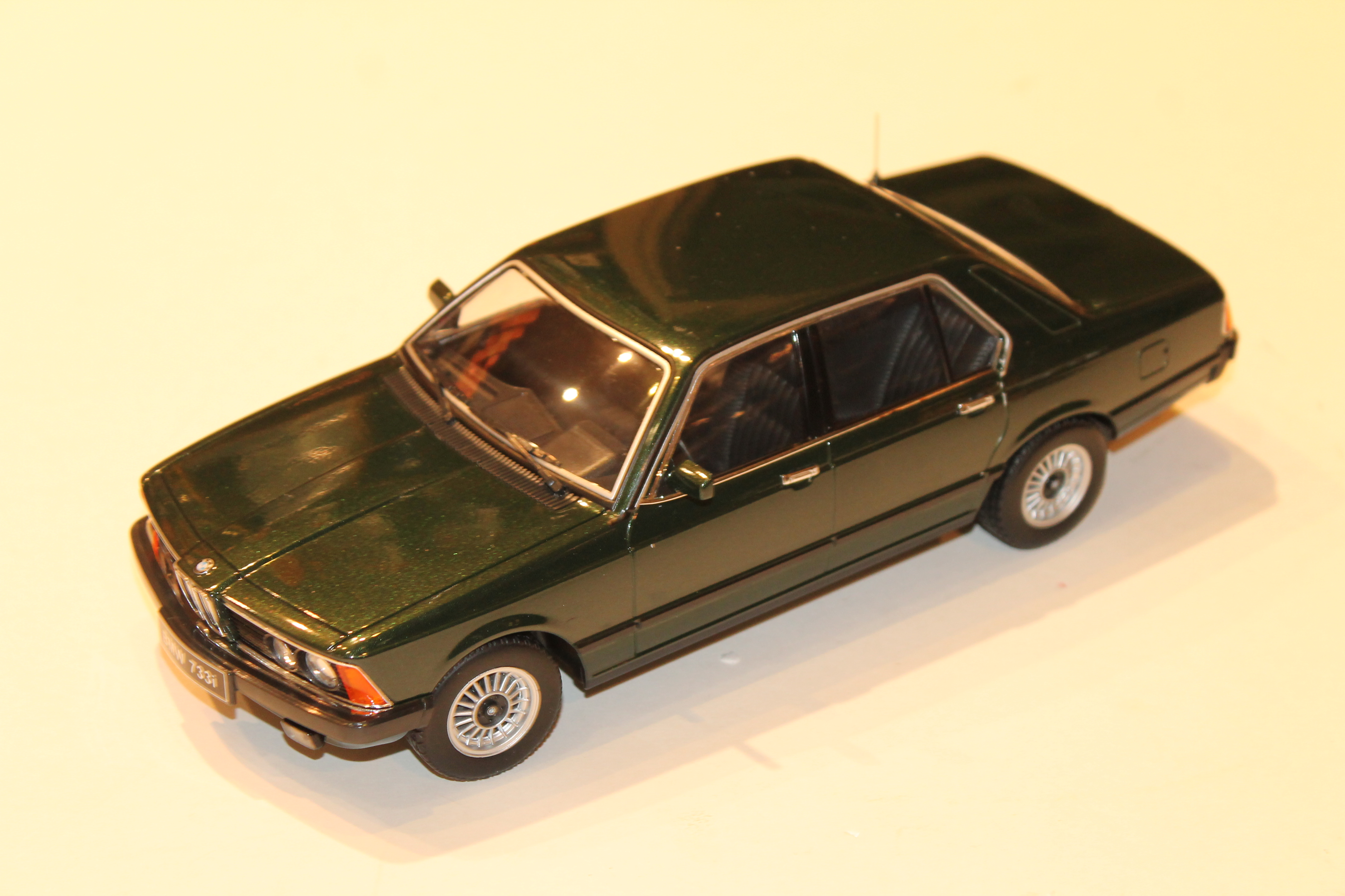 BMW 733I (E23) VERTE 1977 KK SCALE 1/18°