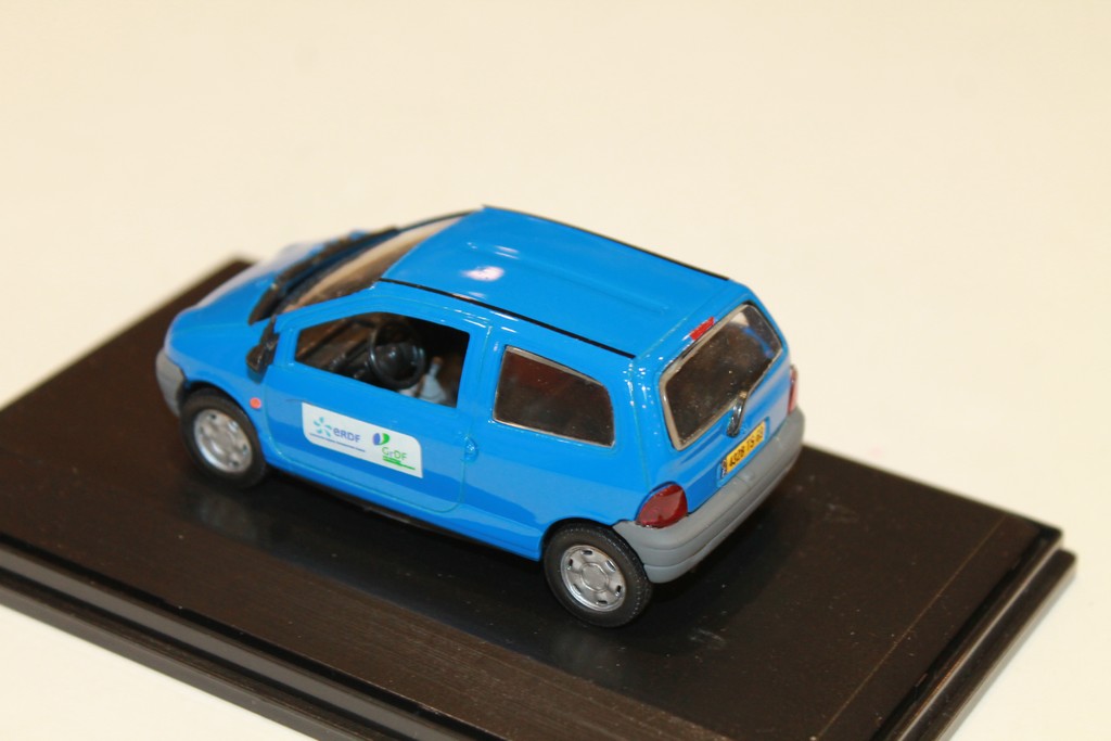 RENAULT TWINGO 1993 ERDF LABEL43