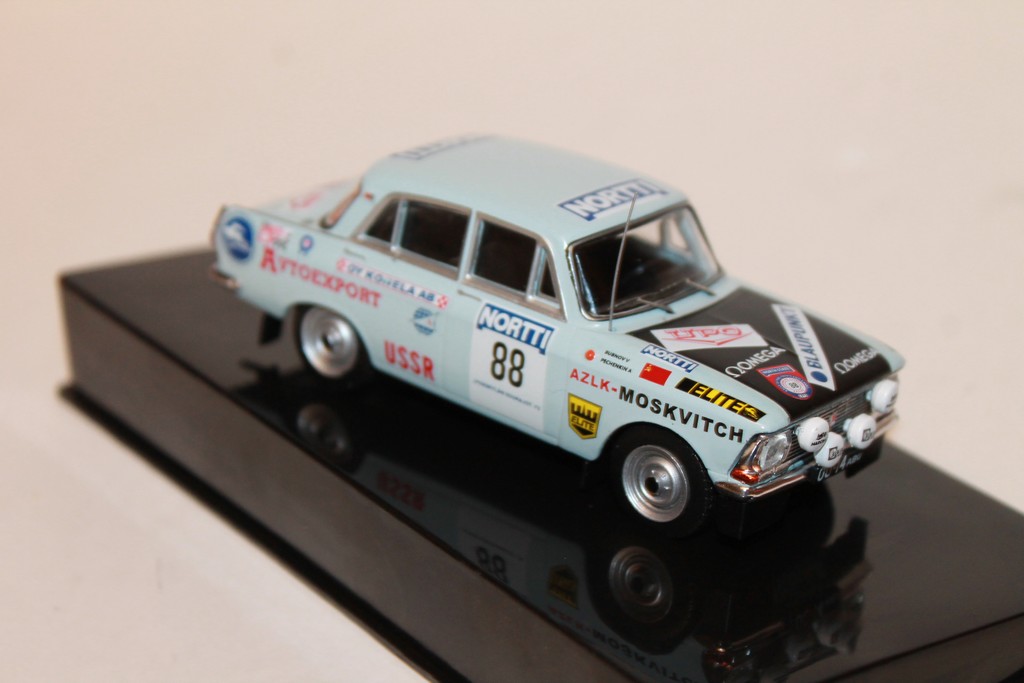 MOSKVITCH 412 N°88 RALLY 1000 LAKES 1973 IXO 1/43°