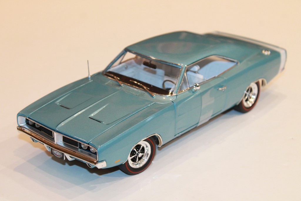 DODGE CHARGER R/T 1969 AUTO WORLD 1/18°