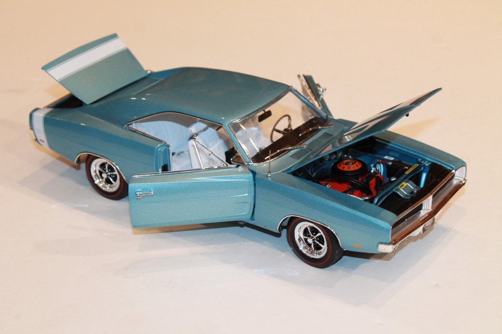 DODGE CHARGER R/T 1969 AUTO WORLD 1/18°