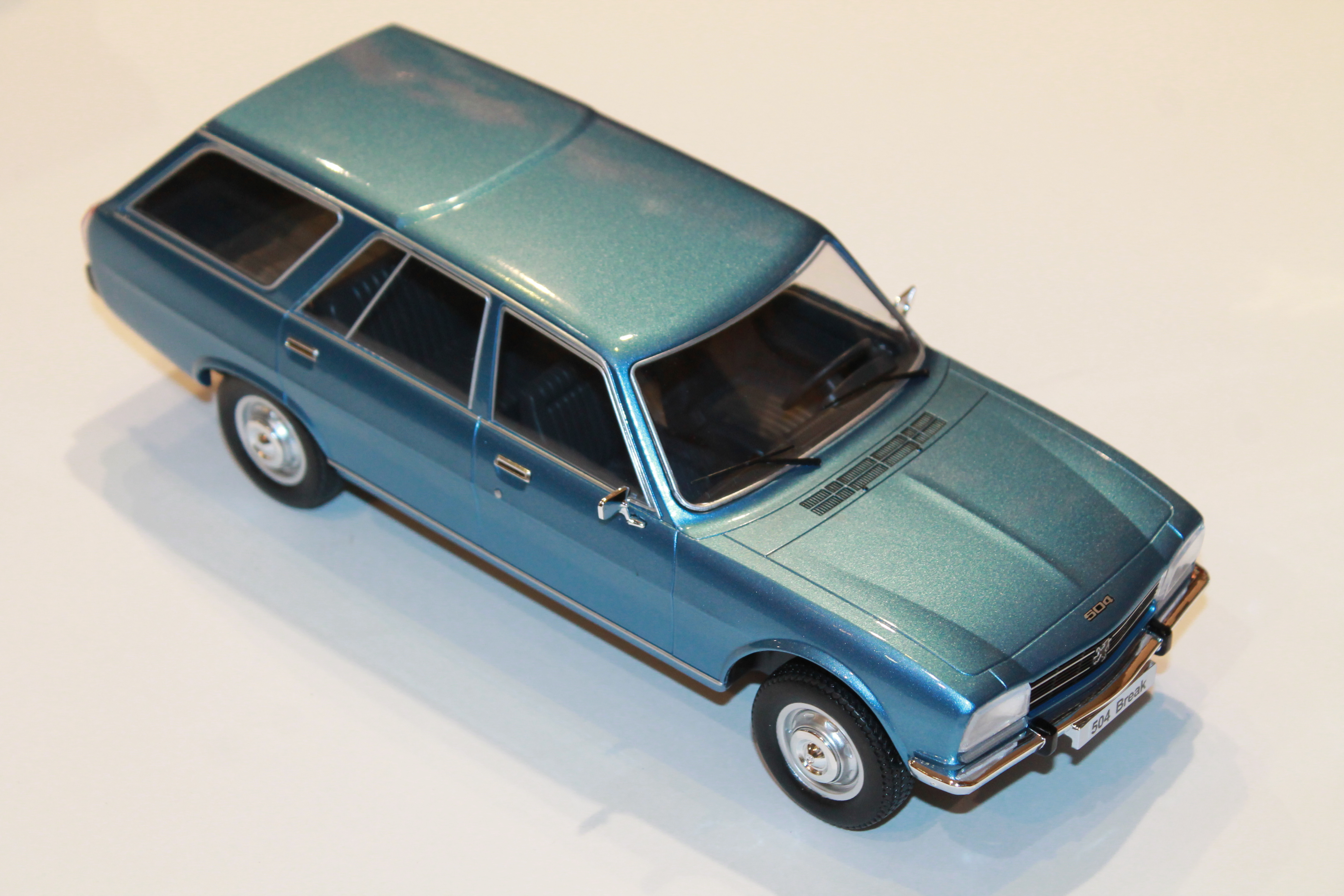 PEUGEOT 504 BREAK BLEU MODELCAR 1/18°