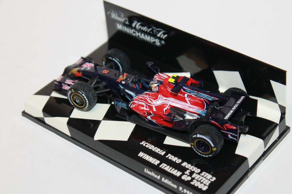SCUDERIA TORO ROSSO STR3 N°15 VAINQUEUR GP ITALIE 2008 MINICHAMPS 1/43°