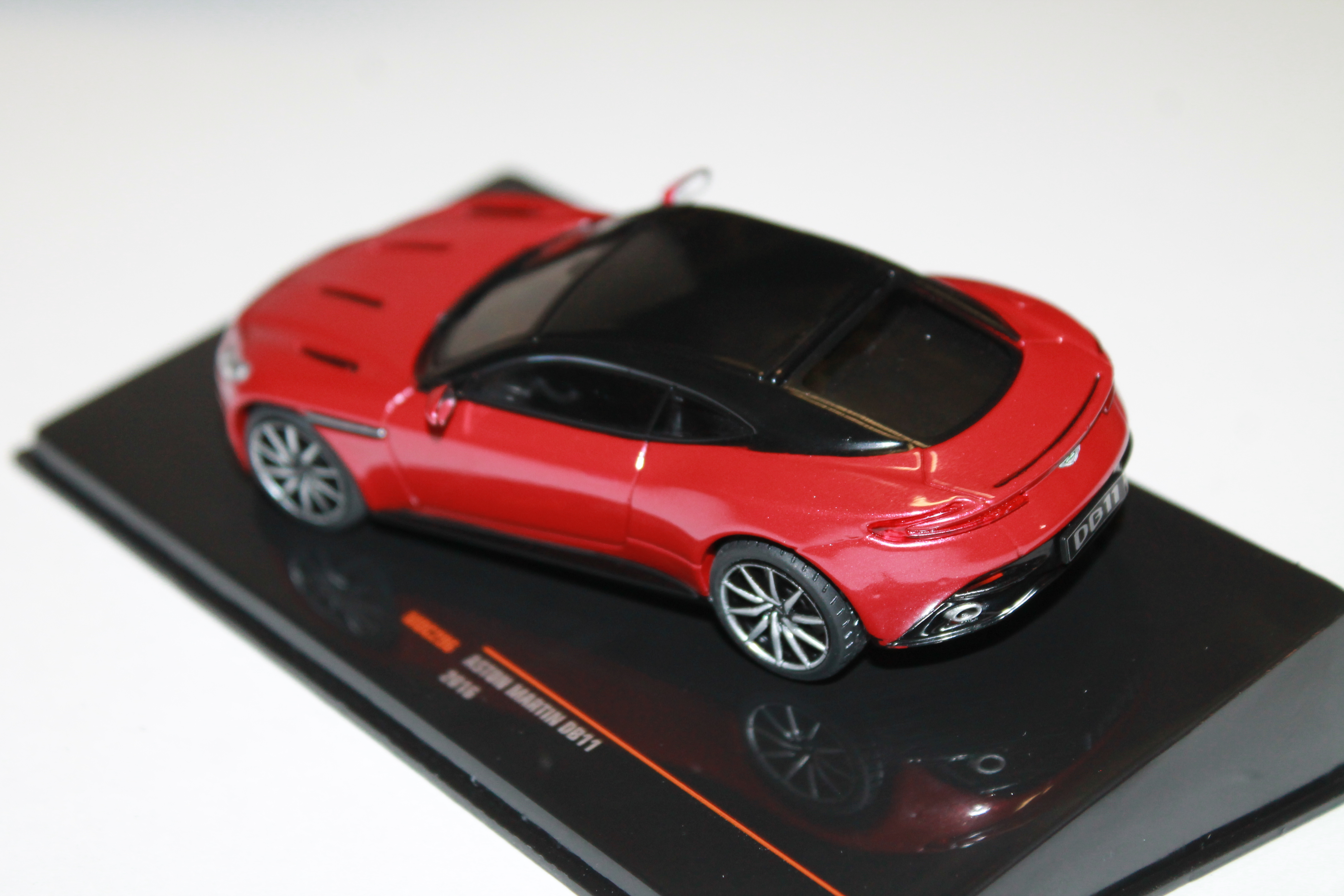 ASTON MARTIN DB11 2016 IXO 1/43°