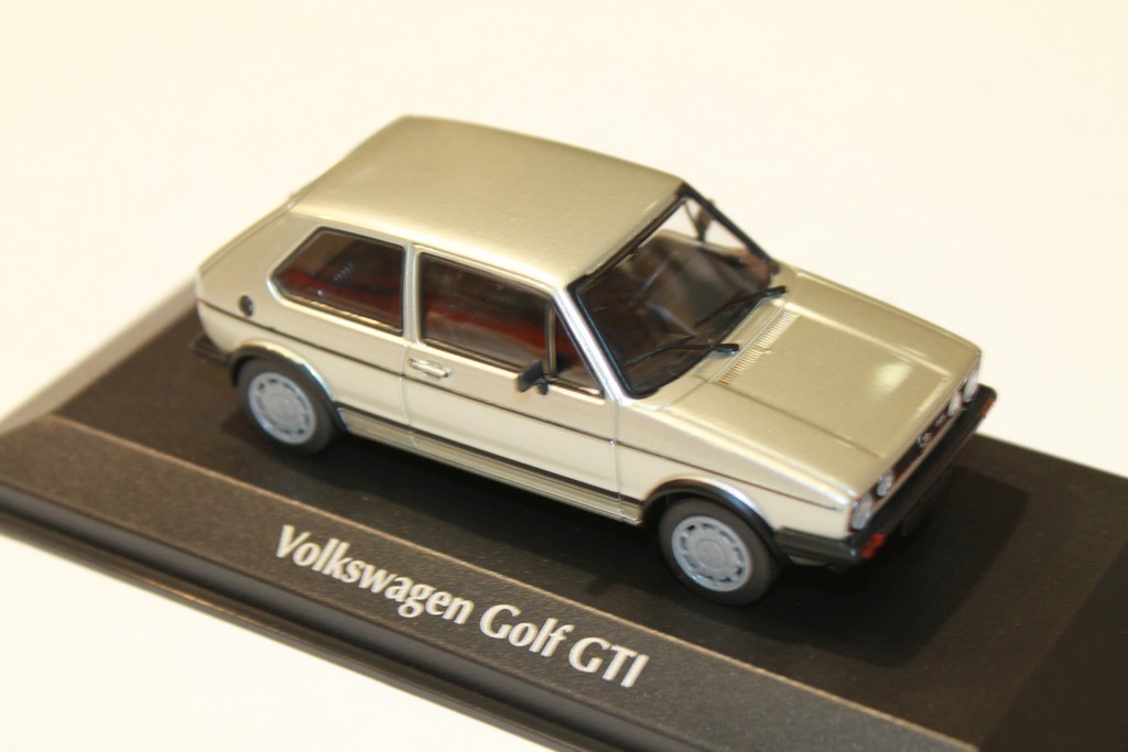 VOITURE EMBLEMATIQUE DES ANNEES 80