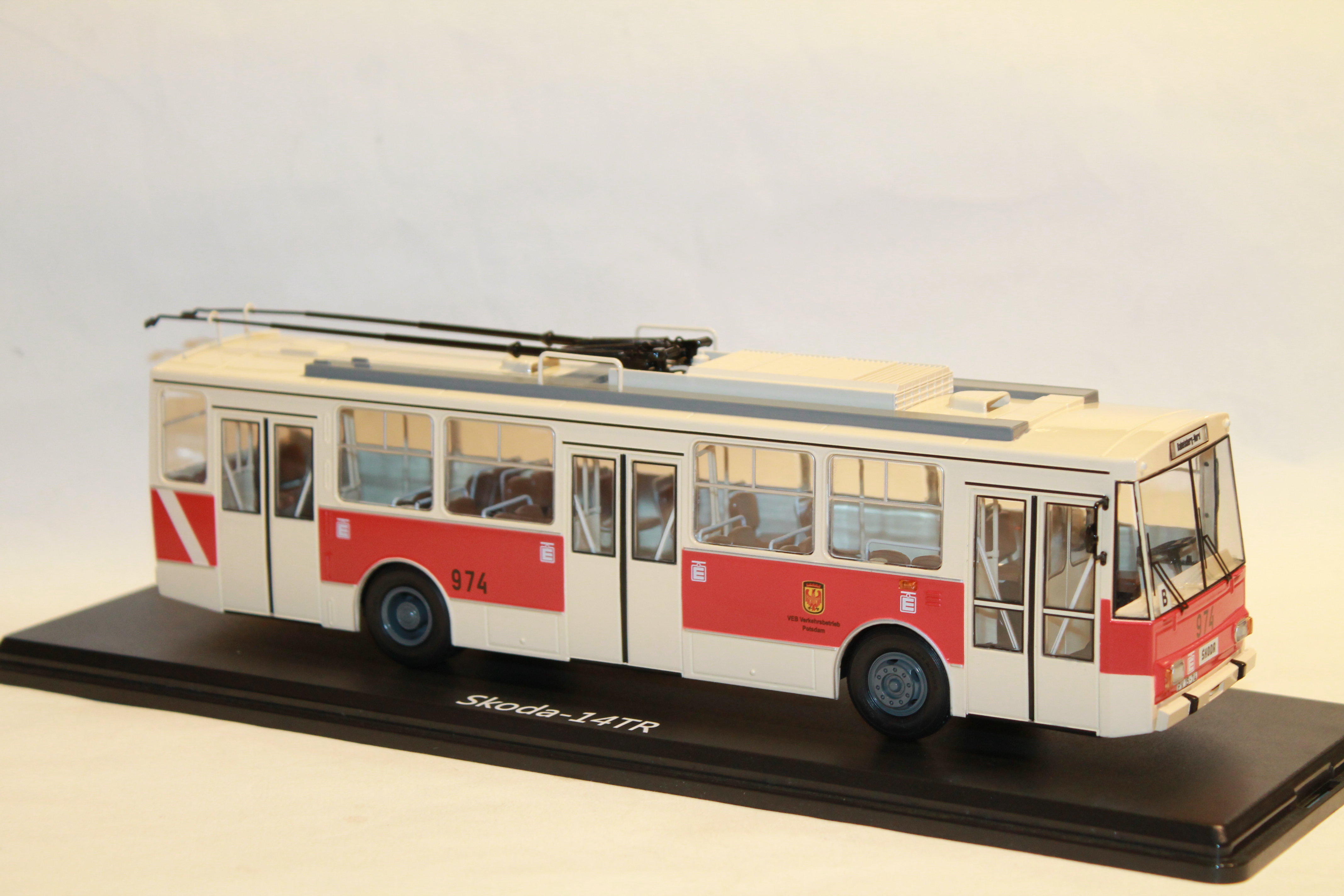 SKODA -14TR POTSDAM 1982 PREMIUM CLASSIXXS 1/43°