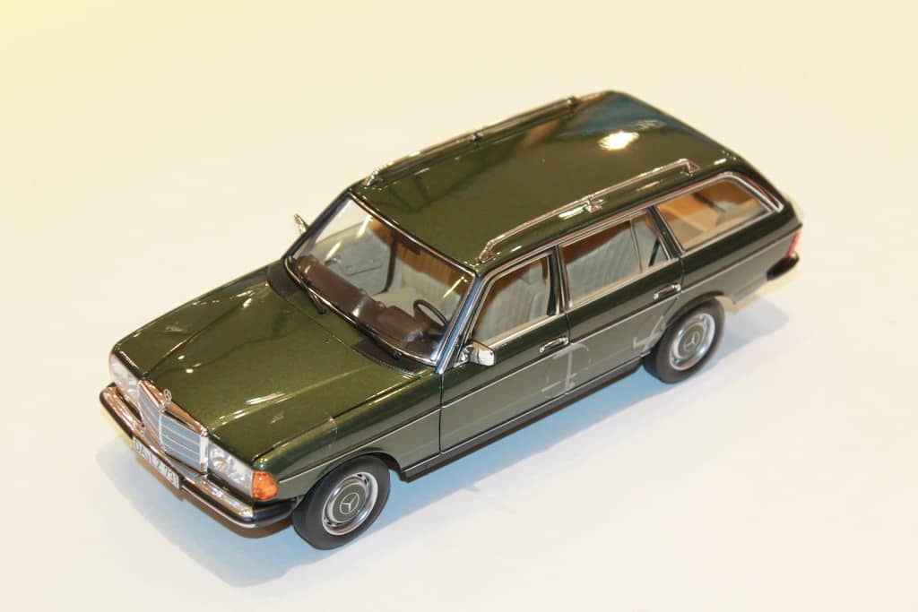 Mercedes 200T W123 Break 1982 - Norev 1/18 - Noir - Neuve En Boîte
