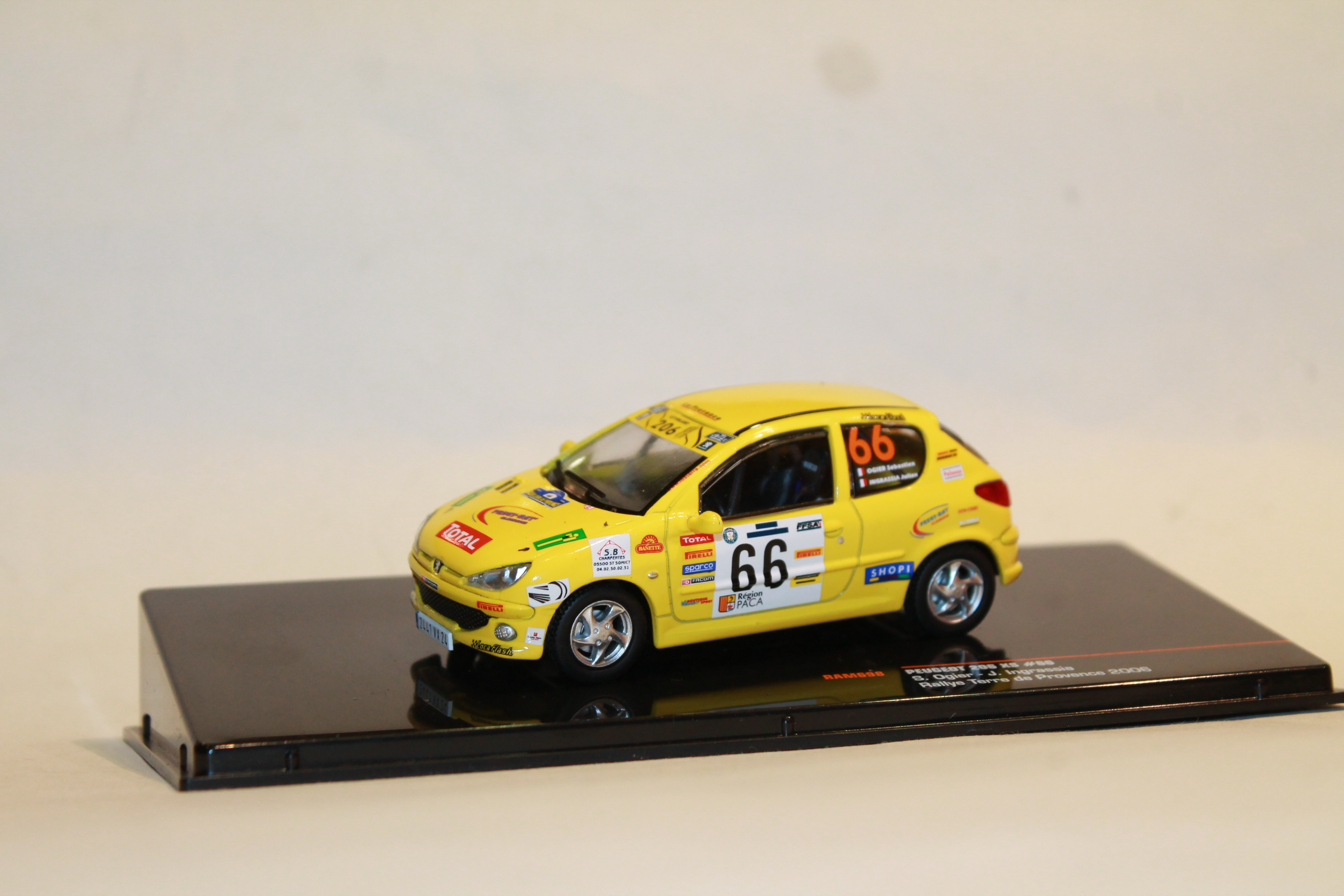 PEUGEOT 206 XS N°66 RALLYE TERRE DE PROVENCE 2006 IXO 1/43°