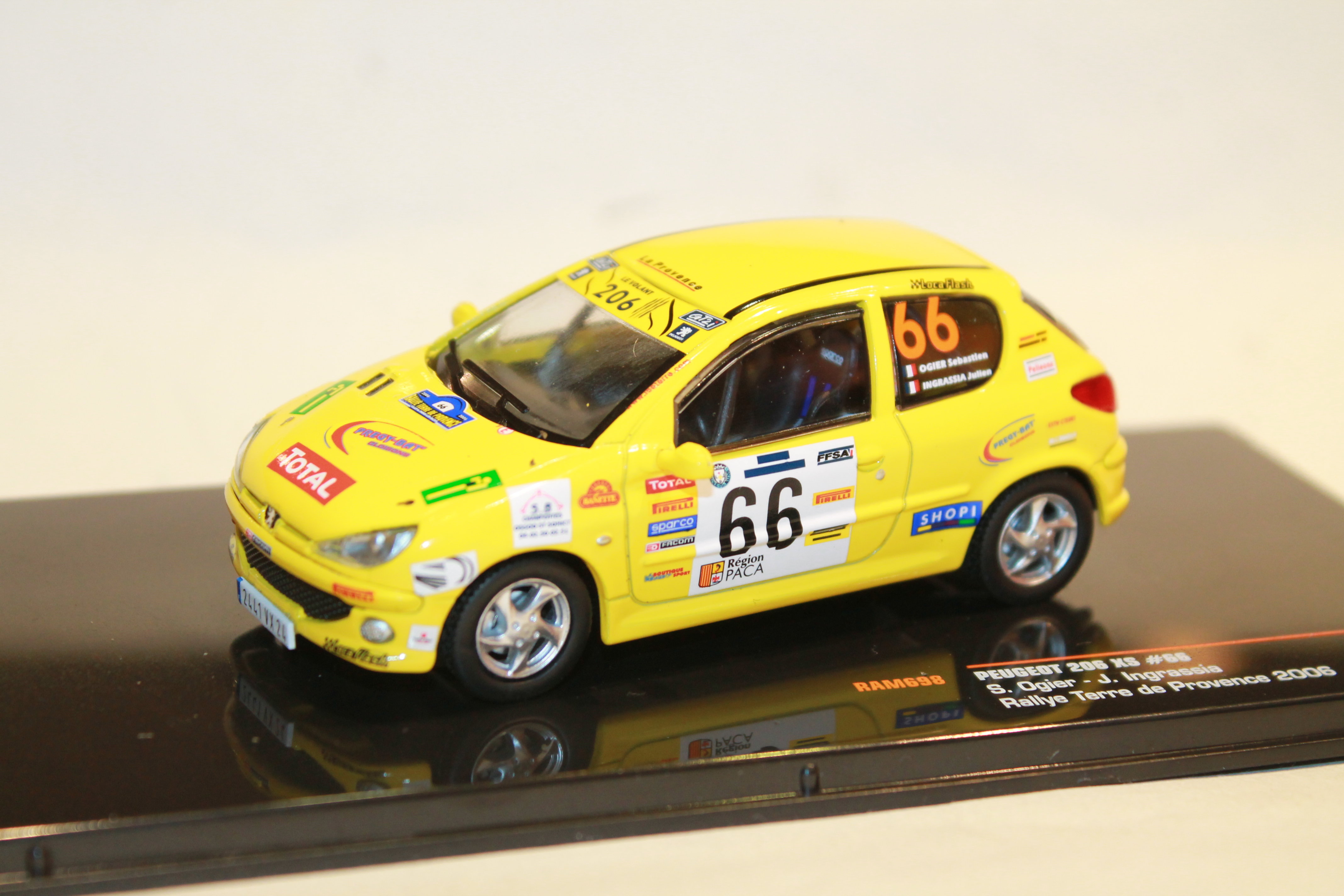 PEUGEOT 206 XS N°66 RALLYE TERRE DE PROVENCE 2006 IXO 1/43°