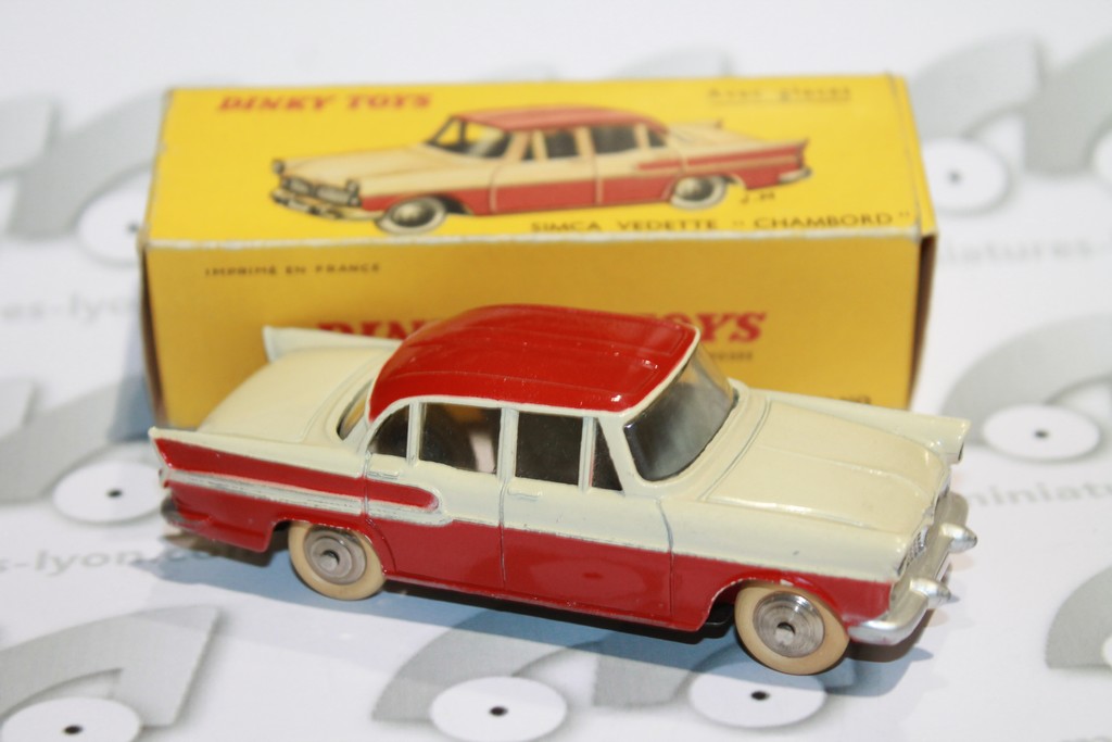 SIMCA CHAMBORD ROUGE/BLANCHE DINKY TOYS 1/43°