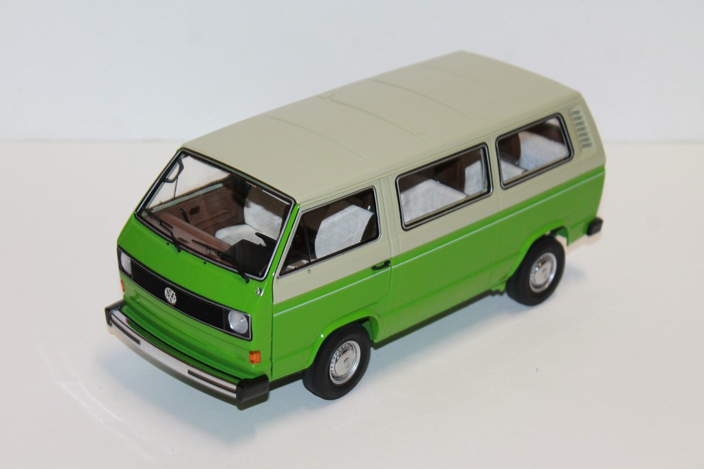 VOLKSWAGEN T3 BUS VERT/BEIGE SCHUCO 1/18°