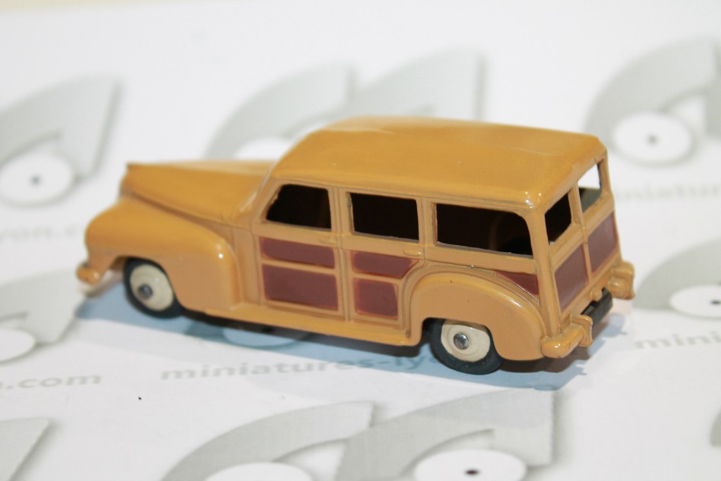 PLYMOUTH BREAK WOODY DINKY TOYS 1/43°