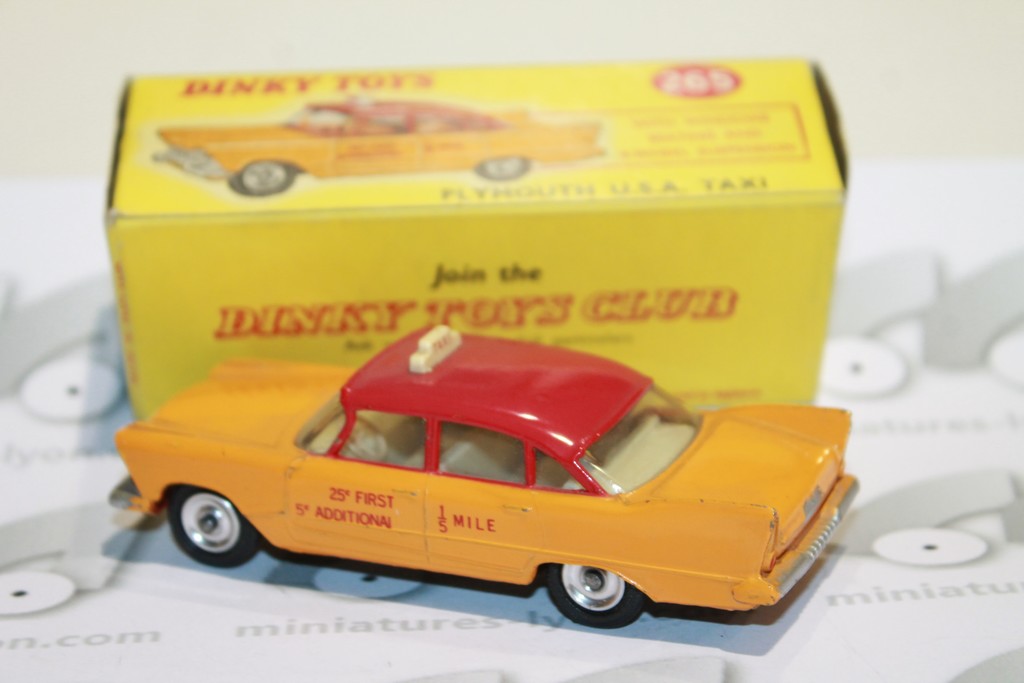 PLYMOUTH USA TAXI 1956 DINKY TOYS 1/43°