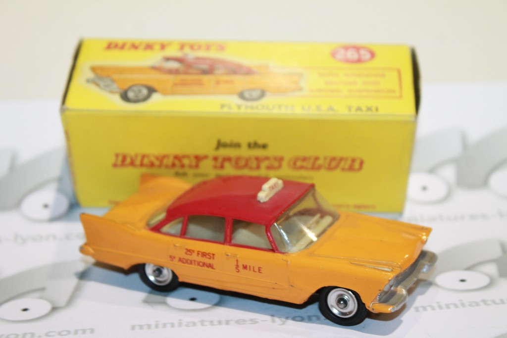 PLYMOUTH USA TAXI 1956 DINKY TOYS 1/43°